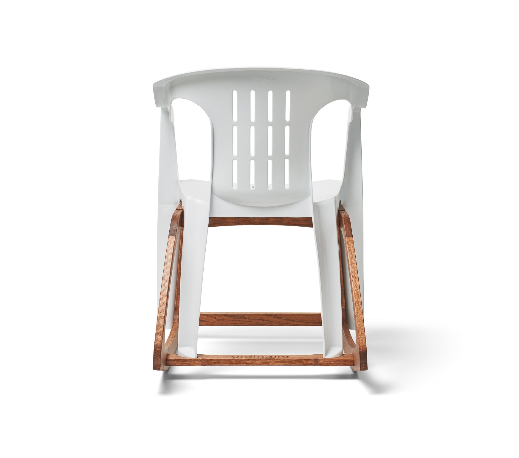 La chaise 'Ordinære' - The Monobloc. Reimagined.