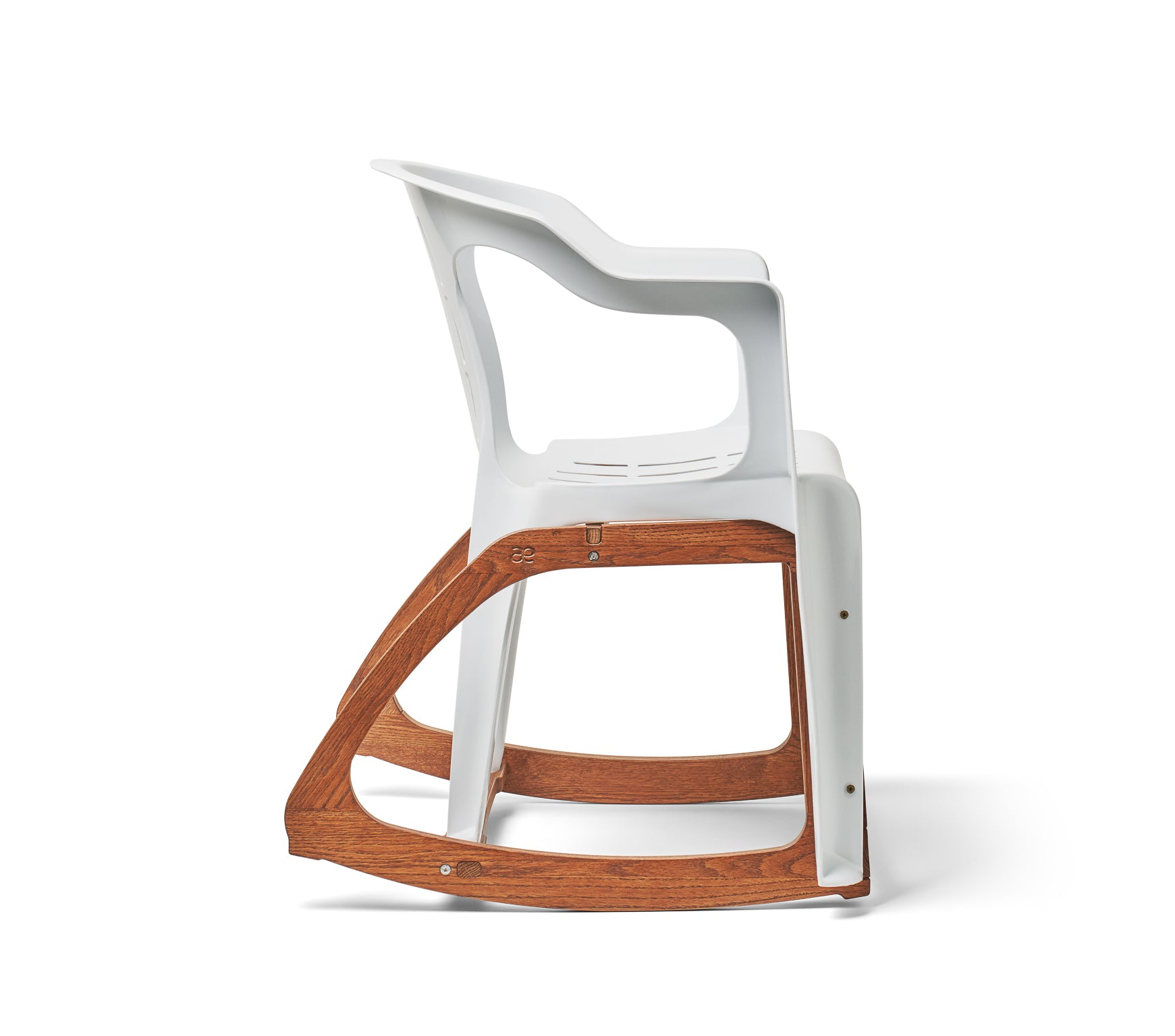 La chaise 'Ordinære' - The Monobloc. Reimagined.