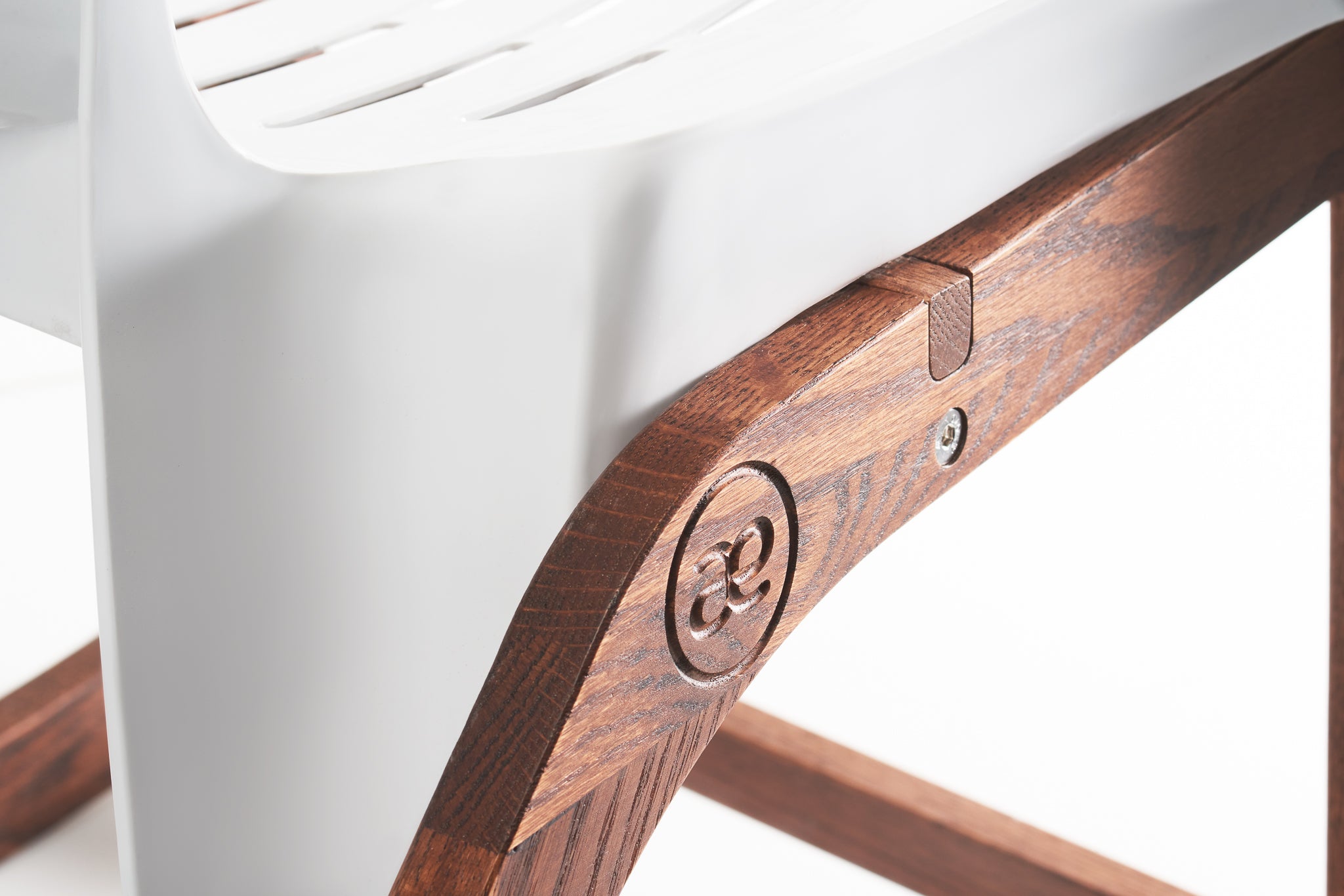 La chaise 'Ordinære' - The Monobloc. Reimagined.